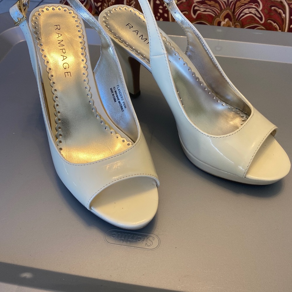 Women's Crème Pumps 9.5